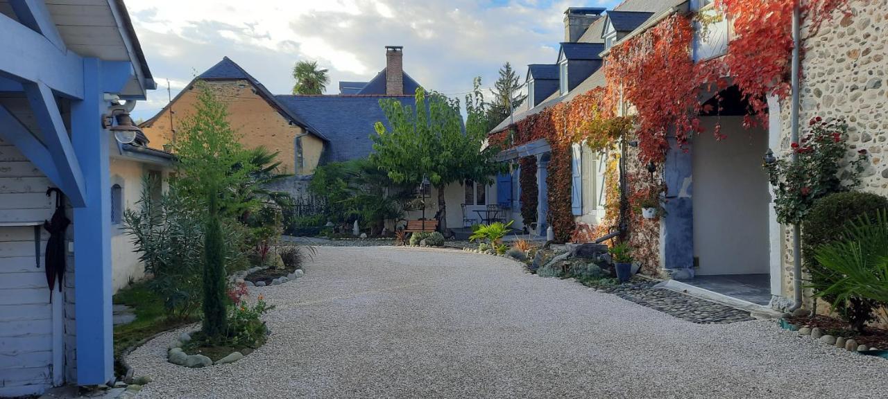 La Ferme Aux Fleurs Bed & Breakfast Ossun Exterior photo